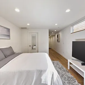 Apartment Modern Near Light Rail